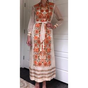 Puff-sleeve vintage 1970s Alfred Shaheen dress 😍